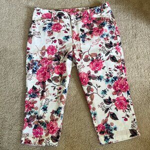 St Johns Bay Women's Floral Capri Pants